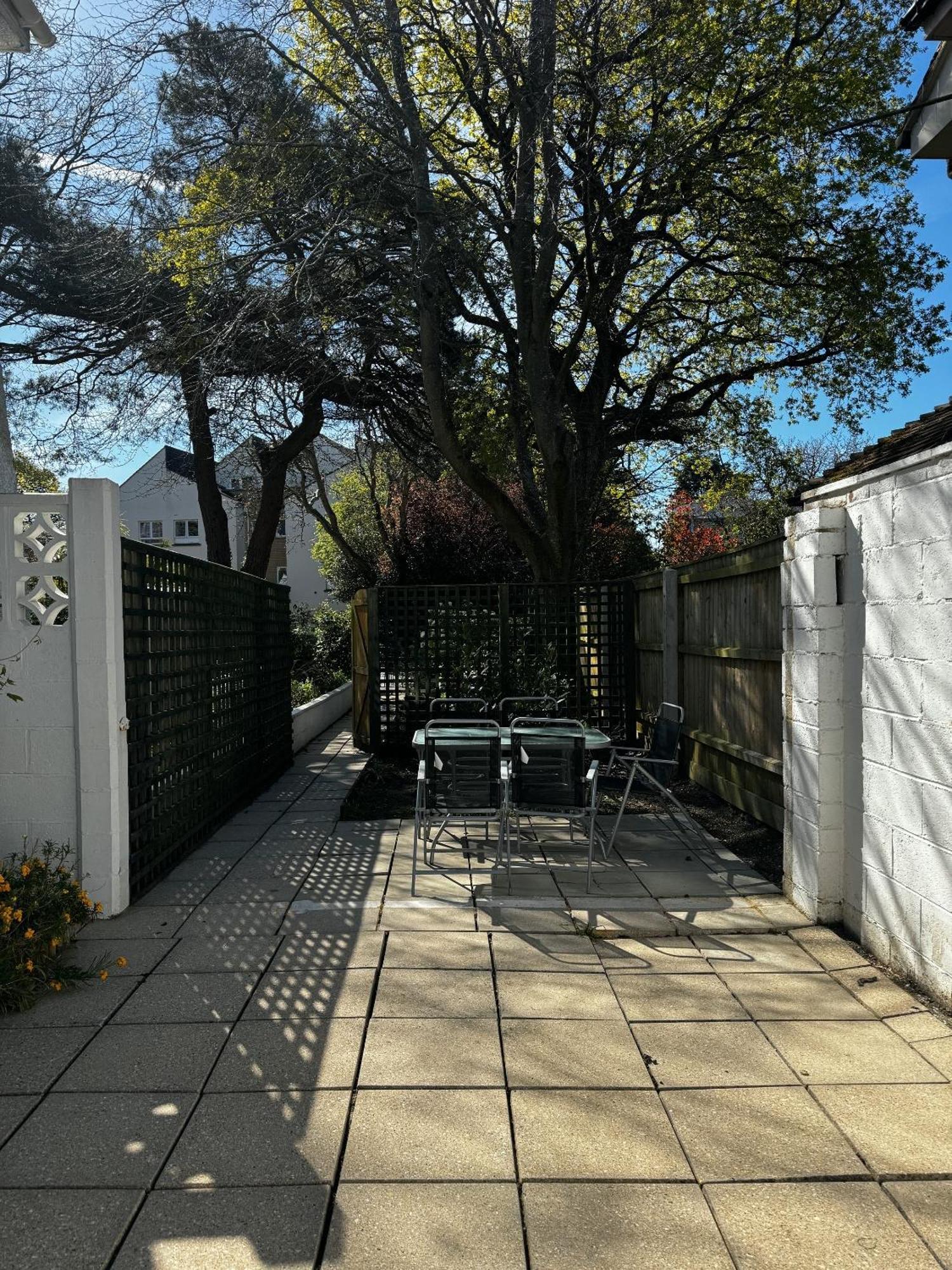 Apartment In Canford Cliffs Close To Sandbanks Beach Poole Exterior photo