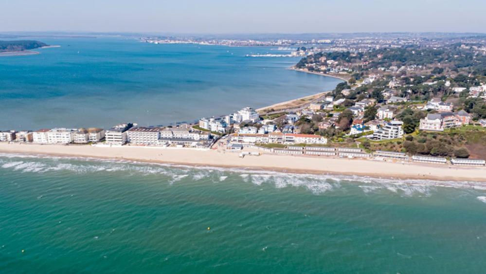 Apartment In Canford Cliffs Close To Sandbanks Beach Poole Exterior photo